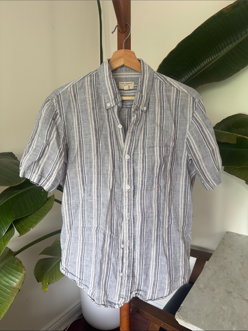 Club Monaco Men's Blue and White Linen Button-Down Shirt